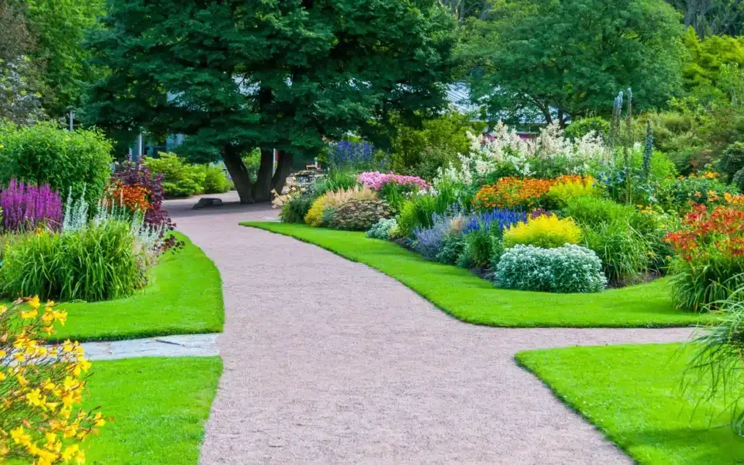 What’s the Best Month to Install Mulch or Pine Straw? Best Time of Year to Put Down Pine Straw