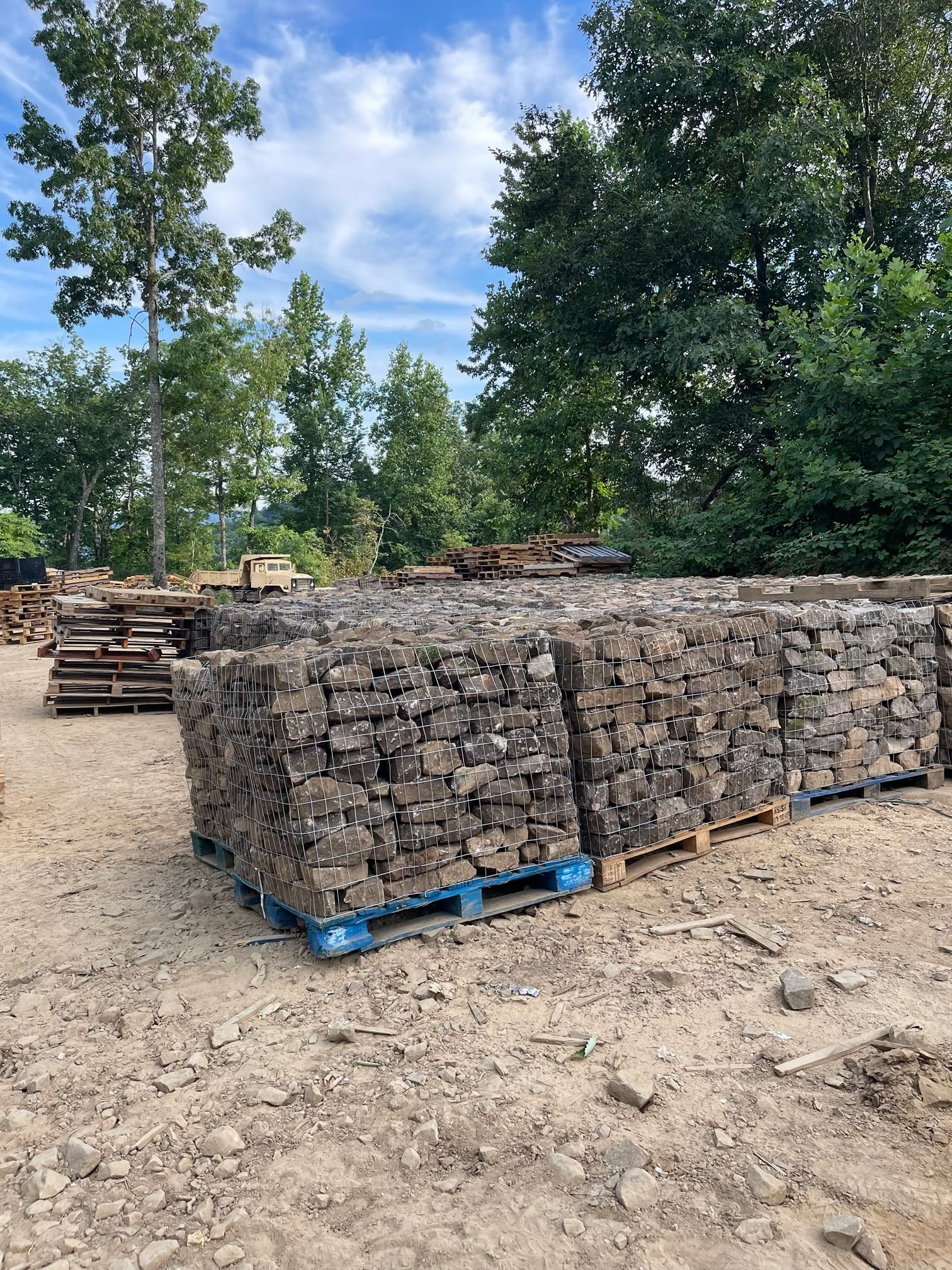 Alabama Fieldstone - Medium Stack Pallet