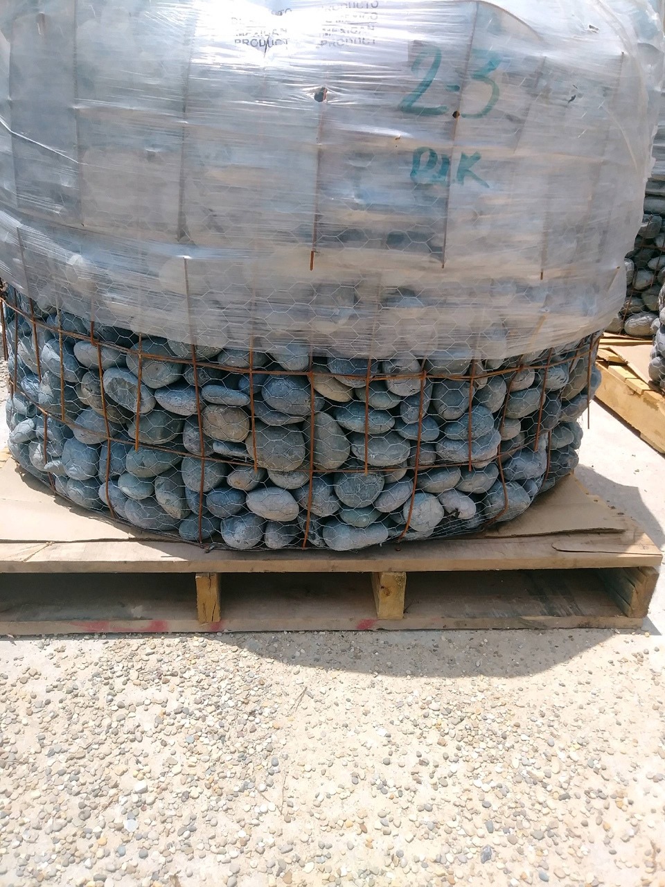 Black Mexican Beach Pebbles 2-3 in. Pallet