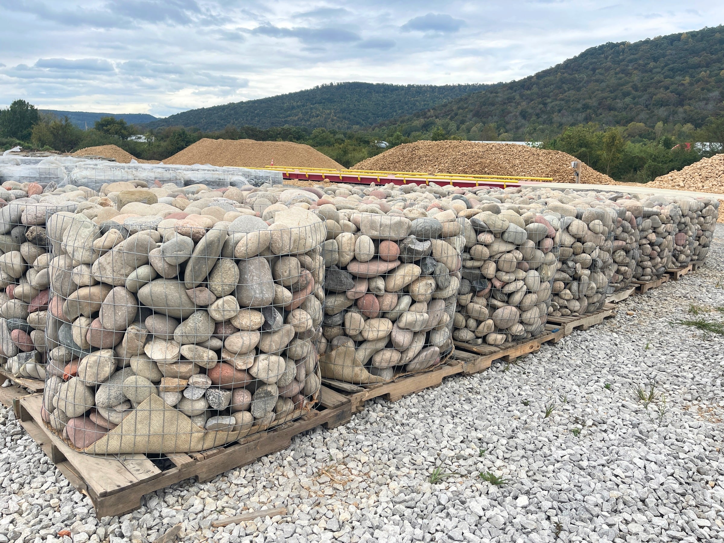 Western Creek Cobbles 4-8 in. Pallet
