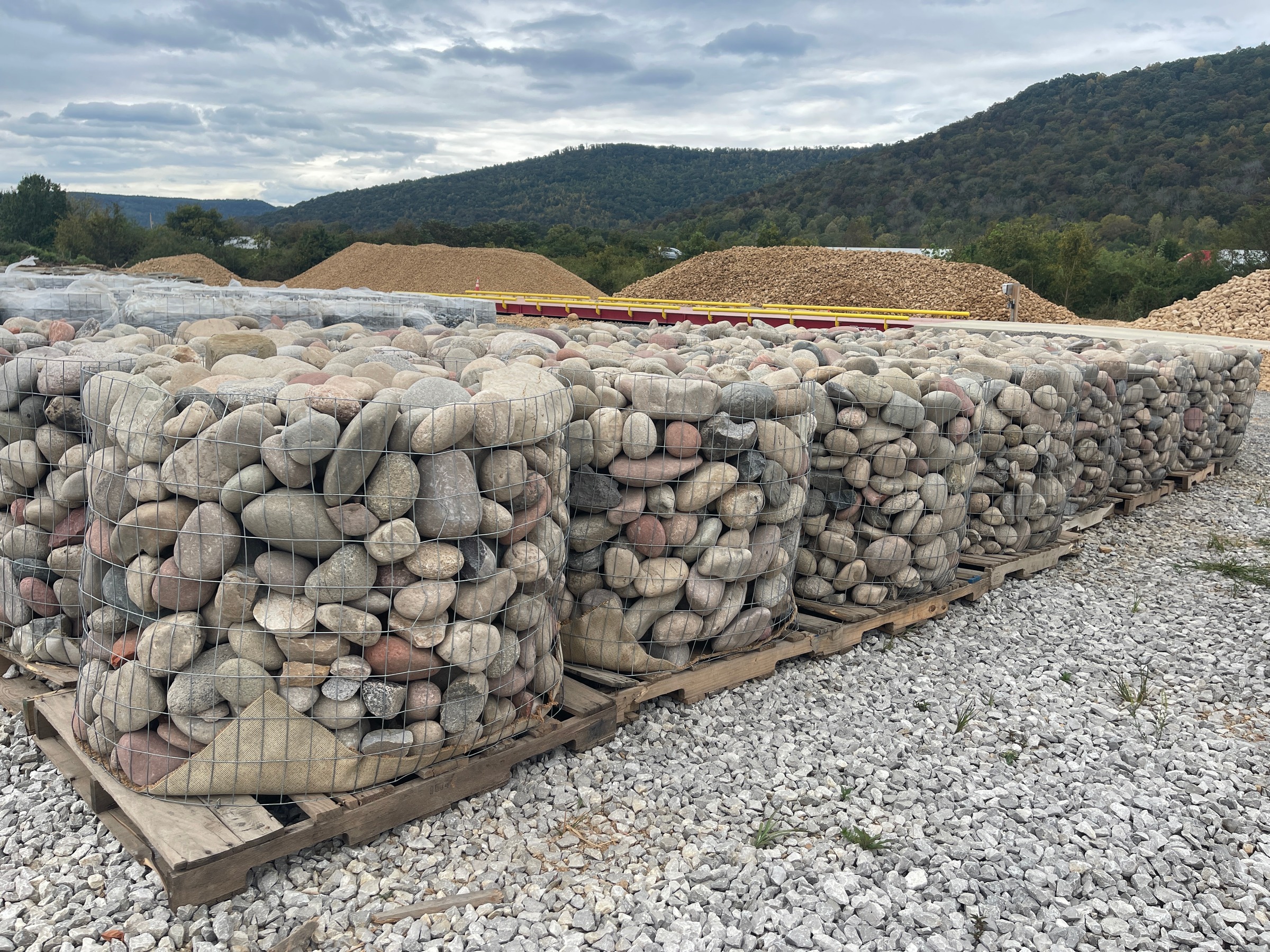 Western Creek Cobbles 4-8 in. Pallet