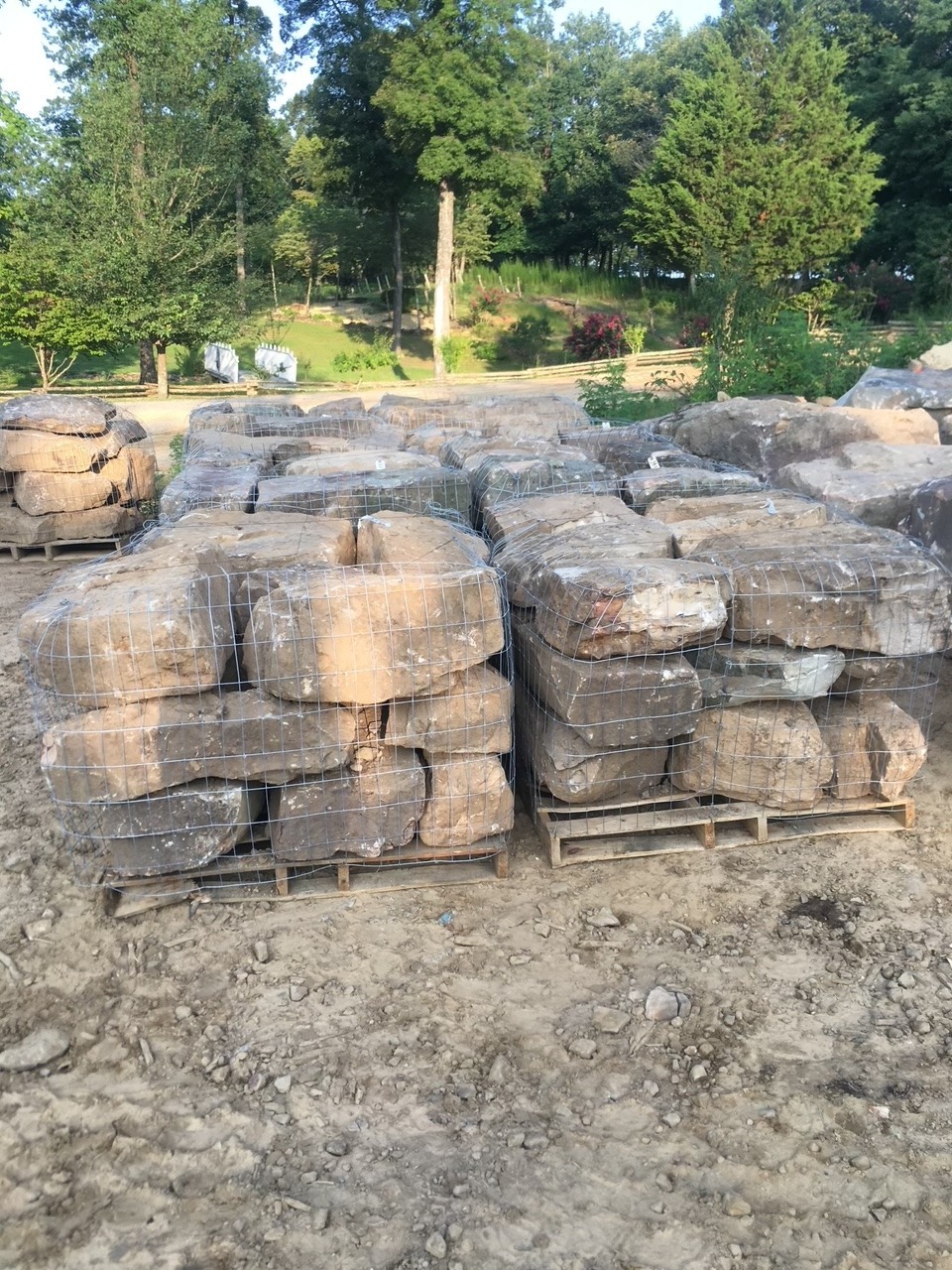 Alabama Fieldstone - Medium Regular Pallet